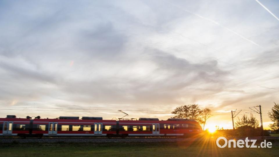Mit der S-Bahn Nürnberg in den Sonnenuntergang Bild: Korbinian Eckert
