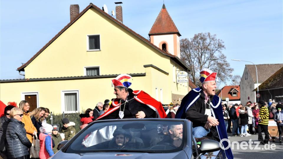 Faschingszug in Hütten Bild: rgr