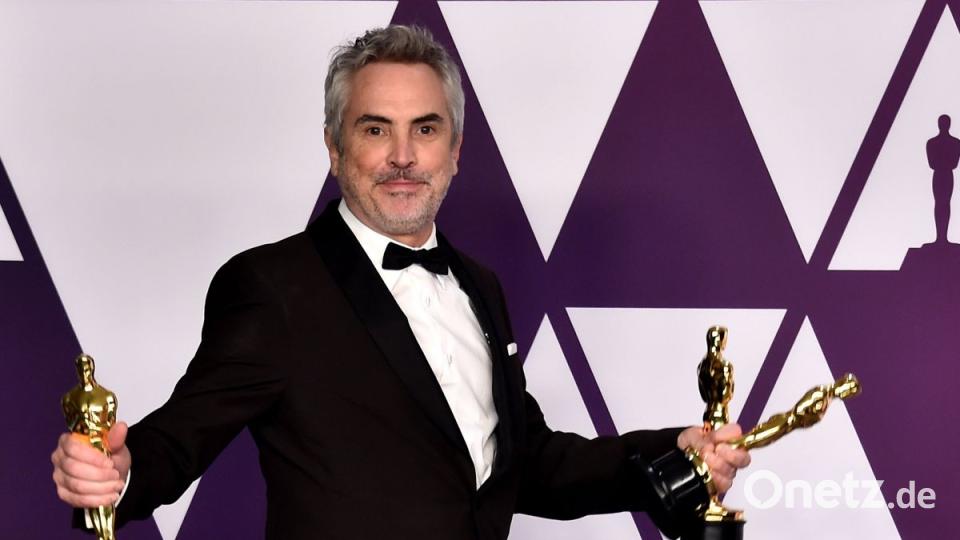 Beste Kamera, beste Regie und bester nicht-englischsprachiger Film: Alfonso Cuarón mit seinen Oscars. Bild: Alberto Rodriguez