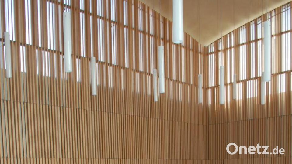 In der Synagoge sitzen die Männer unten im Gebetsraum, die Frauen oben auf der Empore. Bild: gib