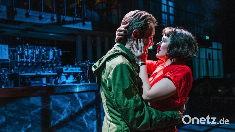 Es hat lange gedauert: Happy-End für Amélie und Nino. Bild: Franziska Hain/Stage Entertainment