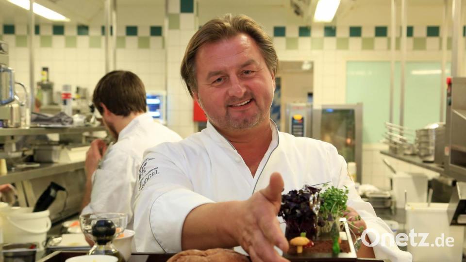 Gibt es für ihn heute endlich einen zweiten Stern? Hubert Obendorfer im "Eisvogel" in Neunburg vorm Wald wird seit Jahren als heißer Kandidat gehandelt. Bild: Gerhard Götz