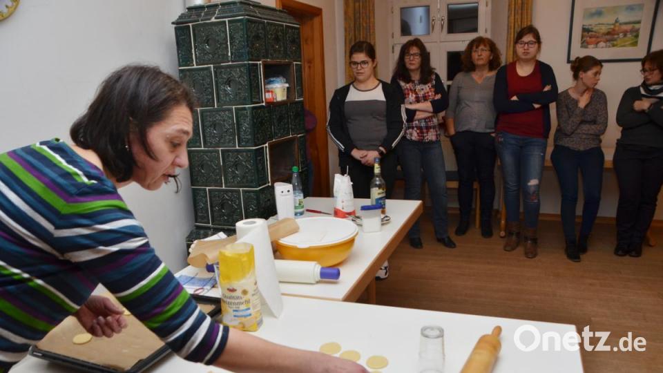 Exaktes Ausstechen des Teigs belohnt mit wunderbaren runden Gebäckstücken. Bild: dob