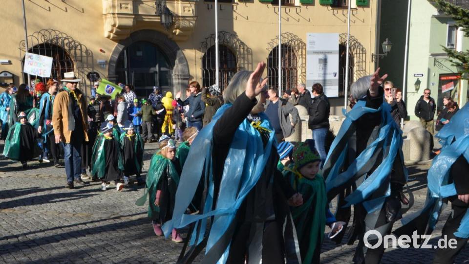Bunter Gaudiwurm der Kindergärten und SVE. Bild: dob