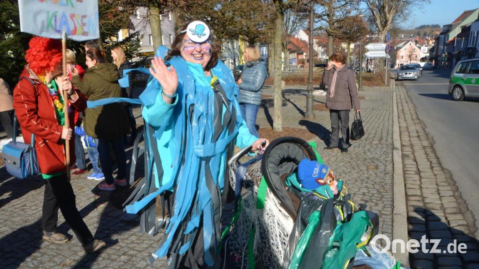 Bunter Gaudiwurm der Kindergärten und SVE. Bild: dob