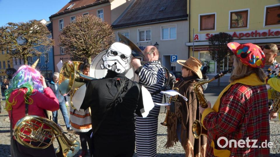 Bunter Gaudiwurm der Kindergärten und SVE. Bild: dob