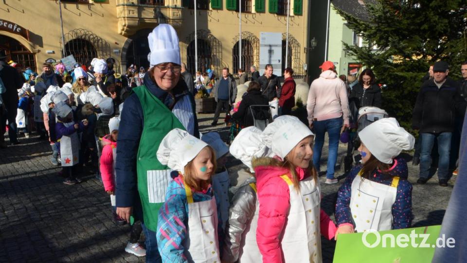 Viele Köche verderben den Brei, heißt es normalerweise. Am Mittwochvormittag war das sicher nicht der Fall bei den Buben und Mädchen aus dem Evangelischen Haus für Kinder Gottfried Sperl. Bild: dob