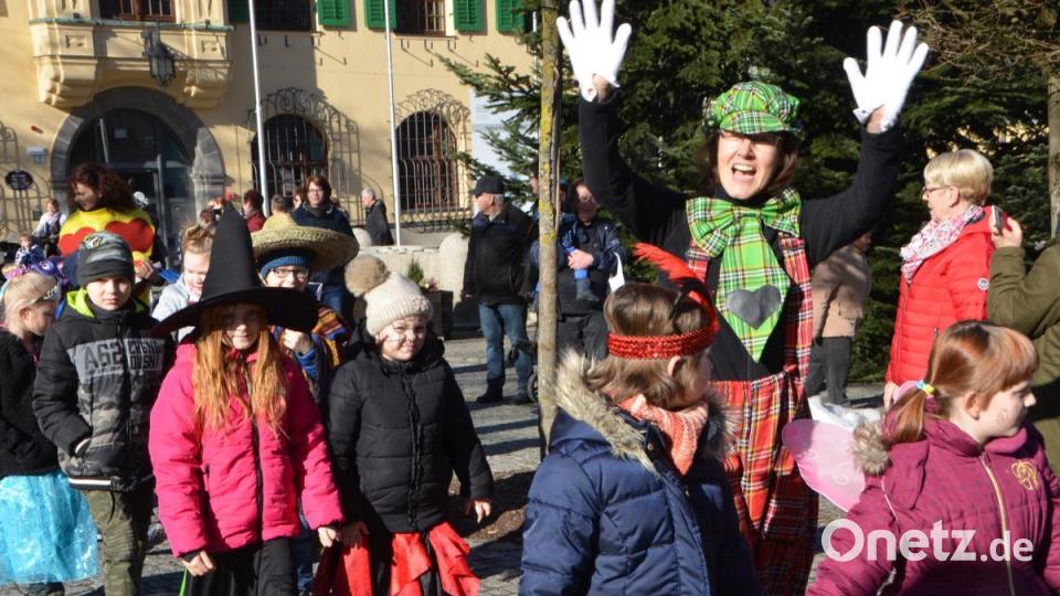 Bunter Gaudiwurm der Kindergärten und SVE. Bild: dob