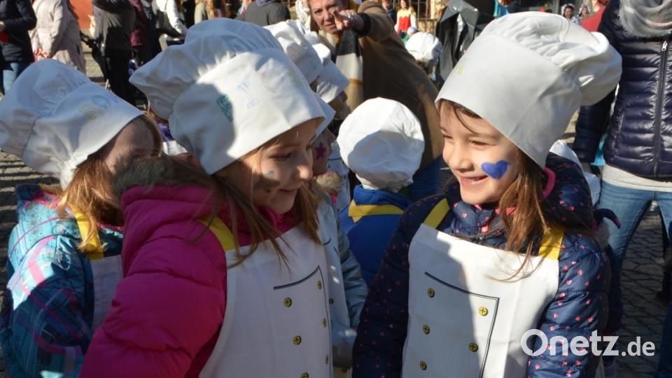 Viele Köche verderben den Brei, heißt es normalerweise. Am Mittwochvormittag war das sicher nicht der Fall bei den Buben und Mädchen aus dem Evangelischen Haus für Kinder Gottfried Sperl. Bild: dob