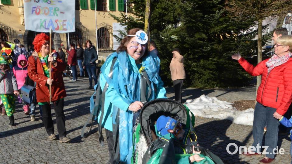 Bunter Gaudiwurm der Kindergärten und SVE. Bild: dob