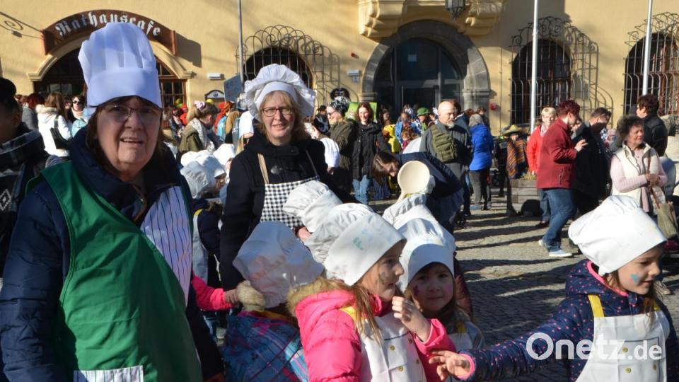 Viele Köche verderben den Brei, heißt es normalerweise. Am Mittwochvormittag war das sicher nicht der Fall bei den Buben und Mädchen aus dem Evangelischen Haus für Kinder Gottfried Sperl. Bild: dob