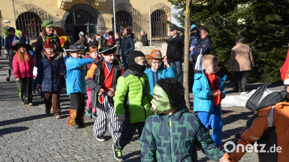 Bunter Gaudiwurm der Kindergärten und SVE. Bild: dob
