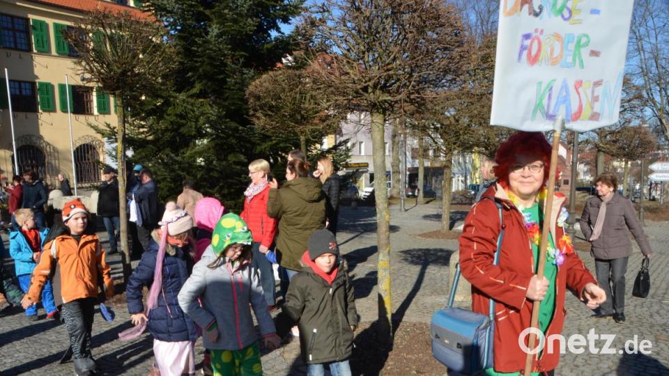 Bunter Gaudiwurm der Kindergärten und SVE. Bild: dob