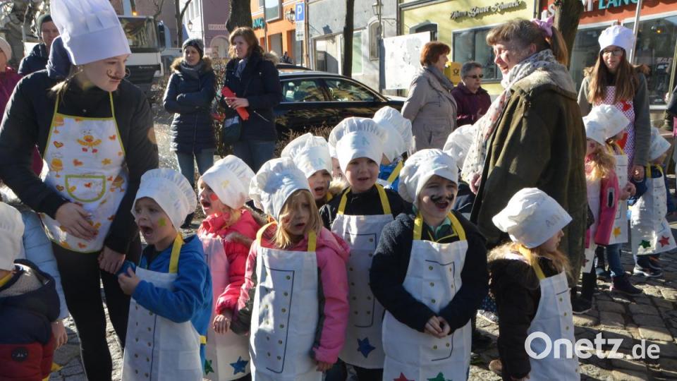 Viele Köche verderben den Brei, heißt es normalerweise. Am Mittwochvormittag war das sicher nicht der Fall bei den Buben und Mädchen aus dem Evangelischen Haus für Kinder Gottfried Sperl. Bild: dob