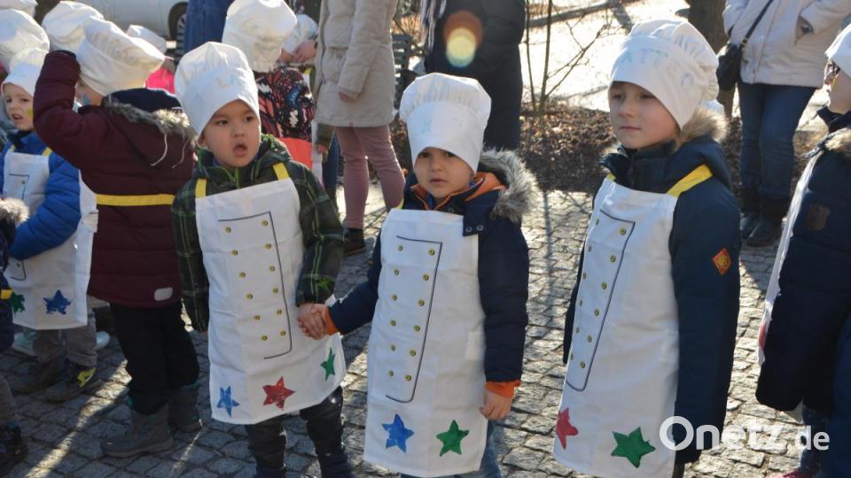 Viele Köche verderben den Brei, heißt es normalerweise. Am Mittwochvormittag war das sicher nicht der Fall bei den Buben und Mädchen aus dem Evangelischen Haus für Kinder Gottfried Sperl. Bild: dob