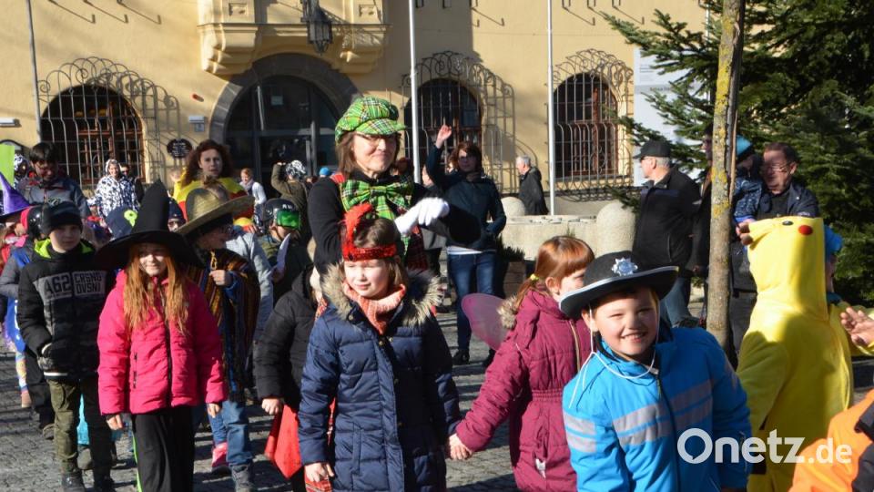 Bunter Gaudiwurm der Kindergärten und SVE. Bild: dob
