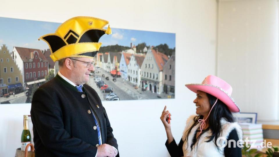 Komm du mir her, zeigt Prinzessin Angelique in Richtung Oberbürgermeister an. Bild: cls