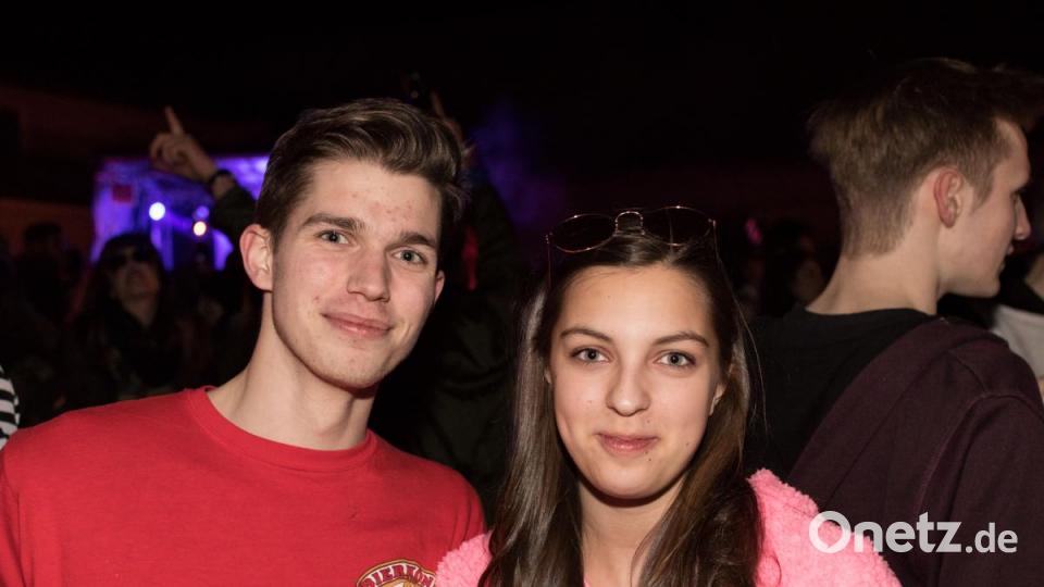 Beim Weiberfasching in Moosbach ging am &quot;Naschn Pfinsta&quot; die Post ab. Der ganze Ort war eine einzige Partymeile. Bild: dtr