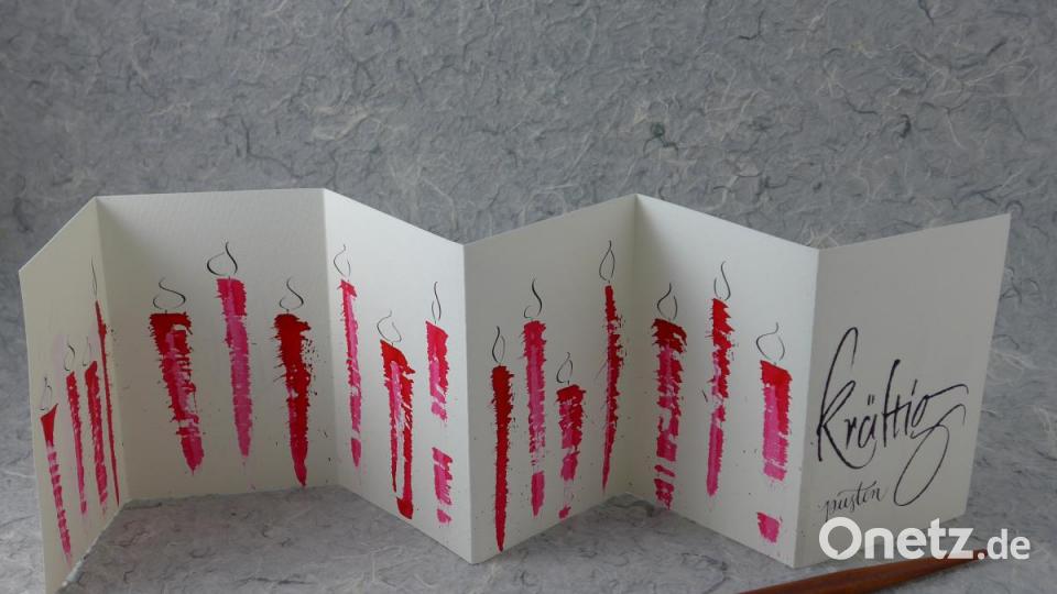 Ein Leporello aus Aquarellpapier; mit Faltfeder gemalte Kerzen; Schrift mit Ziehfeder. Bild: mzi
