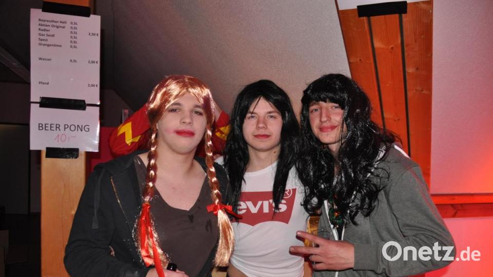 Auch diese drei Grazien mischen sich unters närrische Volk. Bild: ak