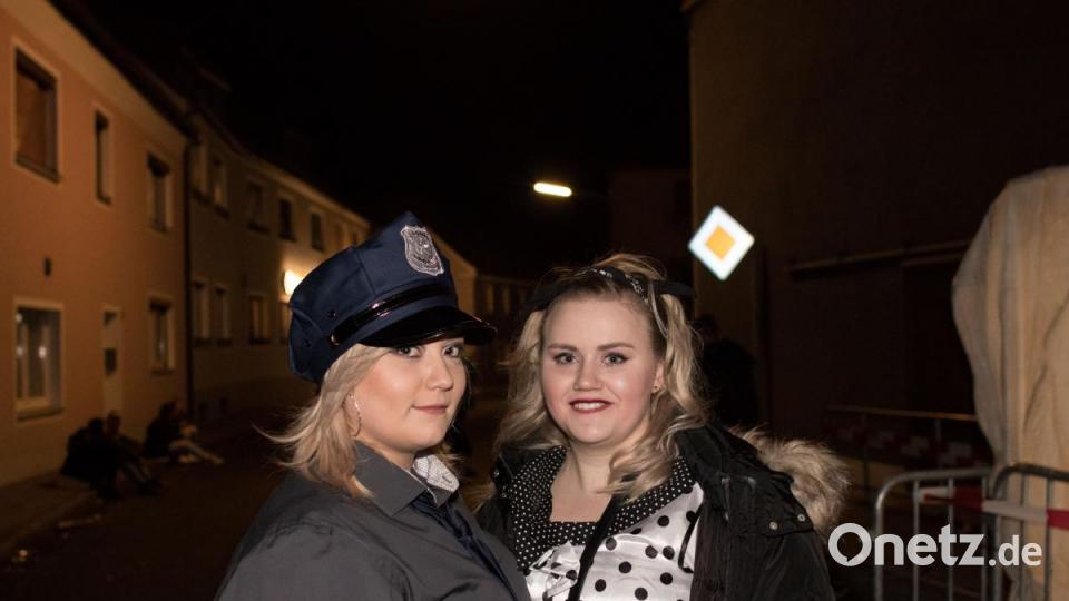 Beim Weiberfasching in Moosbach ging am &quot;Naschn Pfinsta&quot; die Post ab. Der ganze Ort war eine einzige Partymeile. Bild: dtr