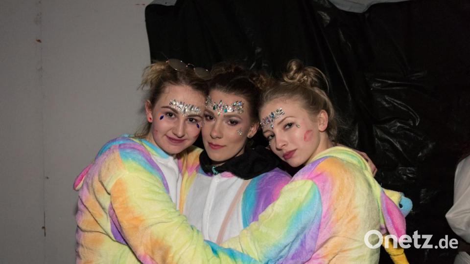 Beim Weiberfasching in Moosbach ging am &quot;Naschn Pfinsta&quot; die Post ab. Der ganze Ort war eine einzige Partymeile. Bild: dtr