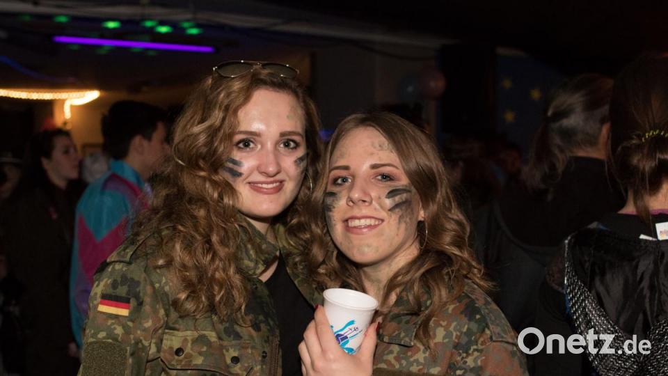 Beim Weiberfasching in Moosbach ging am &quot;Naschn Pfinsta&quot; die Post ab. Der ganze Ort war eine einzige Partymeile. Bild: dtr