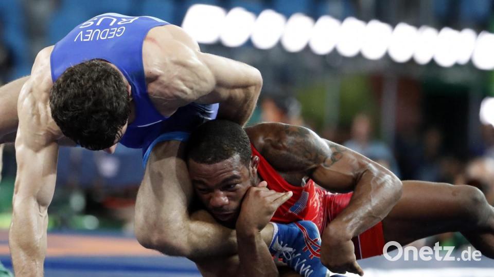 Bei den ersten Olympischen Spielen der Neuzeit 1896 wurden die Wettkämpfe nur in neun Sportarten ausgetragen. Dazu zählte auch das Ringen. Bild: Sergei Ilnitsky/EPA/dpa
