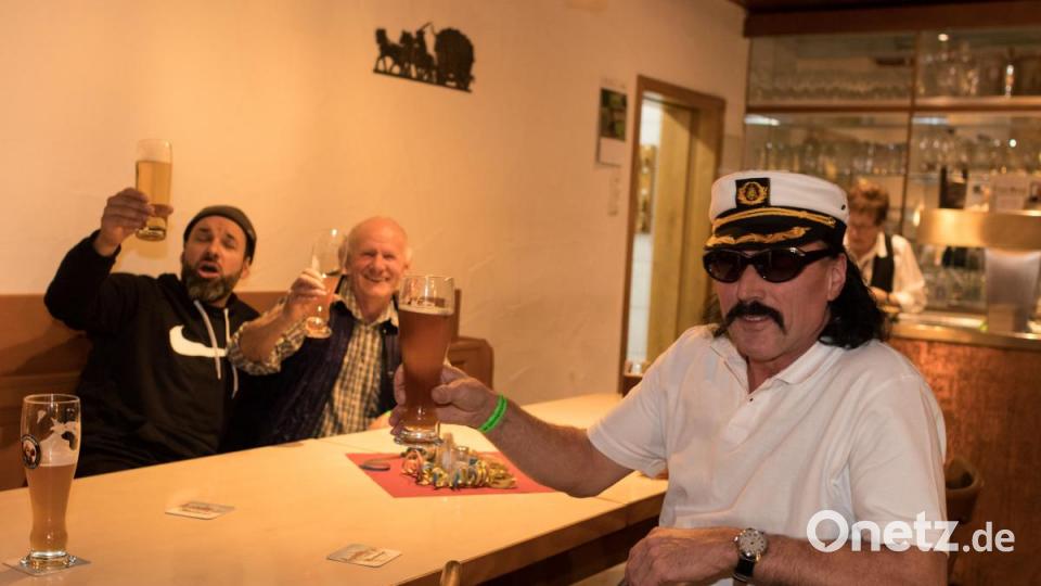Beim Weiberfasching in Moosbach ging am &quot;Naschn Pfinsta&quot; die Post ab. Der ganze Ort war eine einzige Partymeile. Bild: dtr