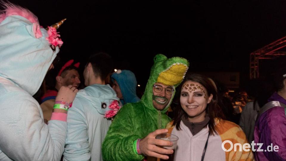 Beim Weiberfasching in Moosbach ging am &quot;Naschn Pfinsta&quot; die Post ab. Der ganze Ort war eine einzige Partymeile. Bild: dtr