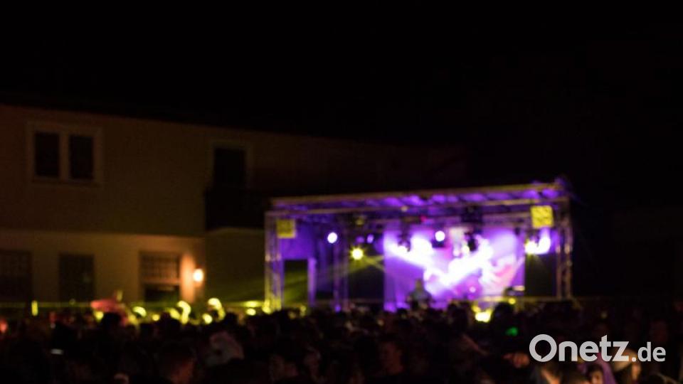 Beim Weiberfasching in Moosbach ging am &quot;Naschn Pfinsta&quot; die Post ab. Der ganze Ort war eine einzige Partymeile. Bild: dtr