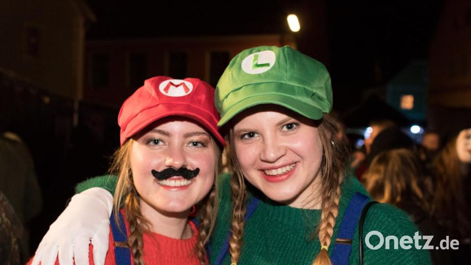 Beim Weiberfasching in Moosbach ging am &quot;Naschn Pfinsta&quot; die Post ab. Der ganze Ort war eine einzige Partymeile. Bild: dtr