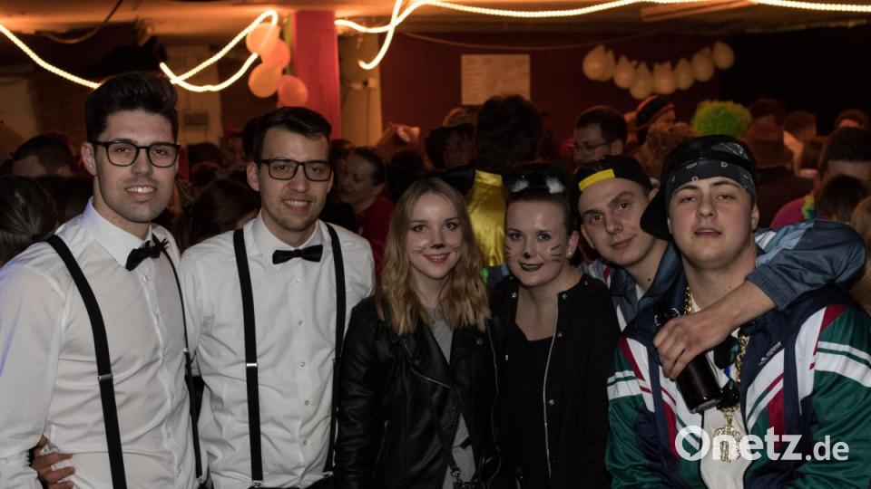 Beim Weiberfasching in Moosbach ging am &quot;Naschn Pfinsta&quot; die Post ab. Der ganze Ort war eine einzige Partymeile. Bild: dtr