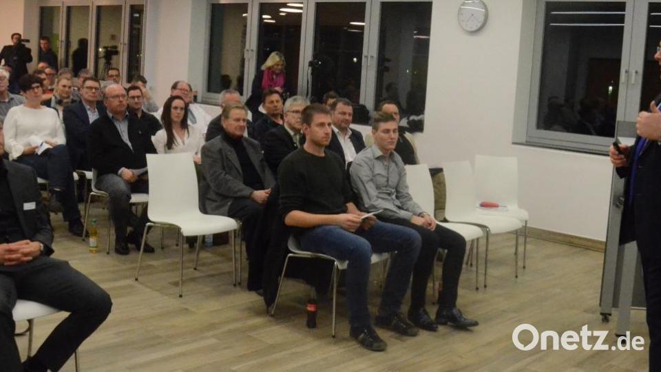 Kai Schimmelfeder bei seinem Premiumvortrag über öffentliche Fördermittel durch die Europäische Union. Bild: Kunz