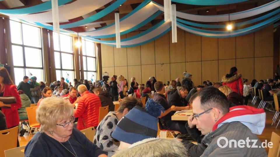 Vor der Typisierung musste ein Formblatt mit persönlichen Daten ausgefüllt werden. Bild: ubb