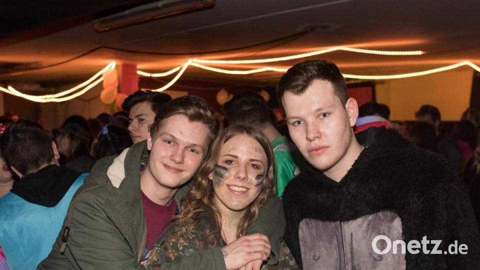 Beim Weiberfasching in Moosbach ging am &quot;Naschn Pfinsta&quot; die Post ab. Der ganze Ort war eine einzige Partymeile. Bild: dtr