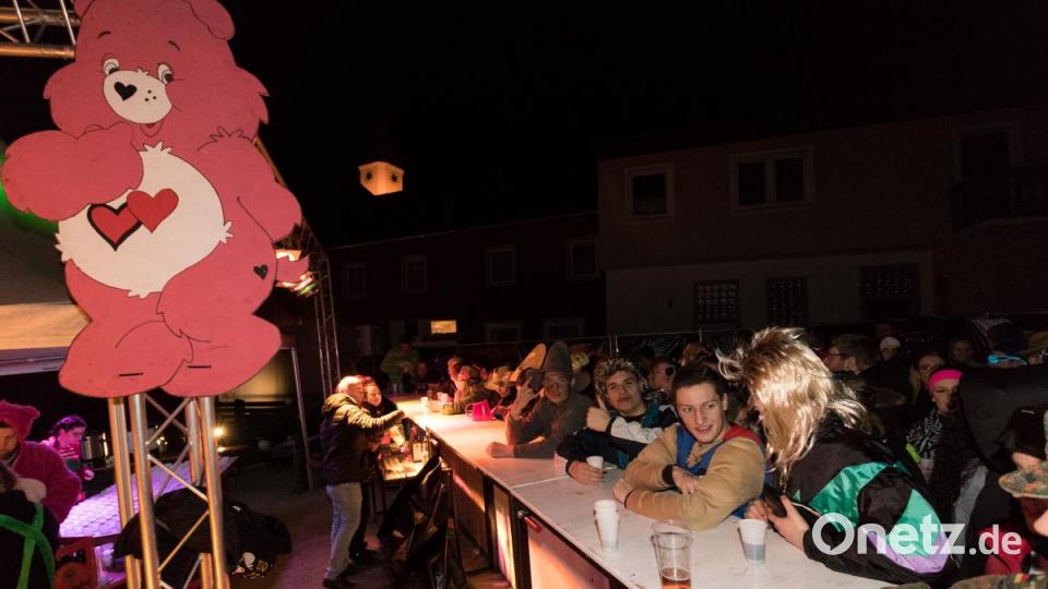 Beim Weiberfasching in Moosbach ging am &quot;Naschn Pfinsta&quot; die Post ab. Der ganze Ort war eine einzige Partymeile. Bild: dtr