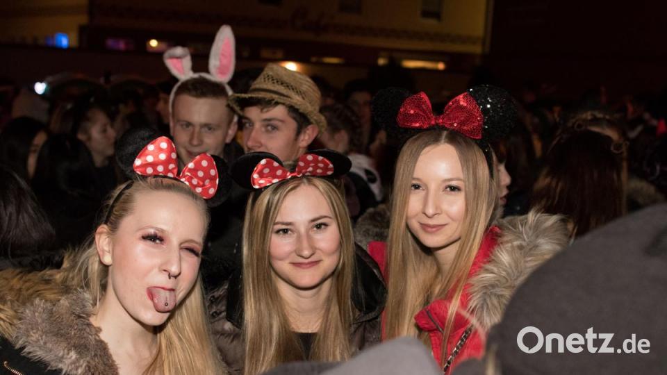 Beim Weiberfasching in Moosbach ging am &quot;Naschn Pfinsta&quot; die Post ab. Der ganze Ort war eine einzige Partymeile. Bild: dtr