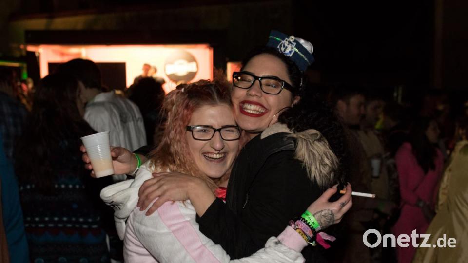 Beim Weiberfasching in Moosbach ging am &quot;Naschn Pfinsta&quot; die Post ab. Der ganze Ort war eine einzige Partymeile. Bild: dtr