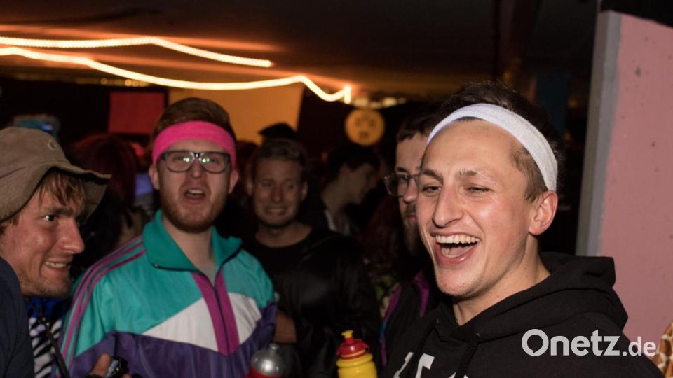 Beim Weiberfasching in Moosbach ging am &quot;Naschn Pfinsta&quot; die Post ab. Der ganze Ort war eine einzige Partymeile. Bild: dtr