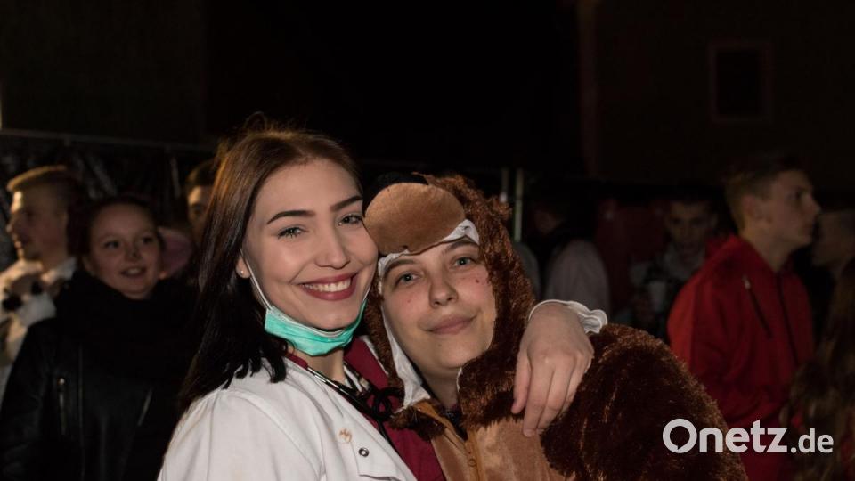 Beim Weiberfasching in Moosbach ging am &quot;Naschn Pfinsta&quot; die Post ab. Der ganze Ort war eine einzige Partymeile. Bild: dtr