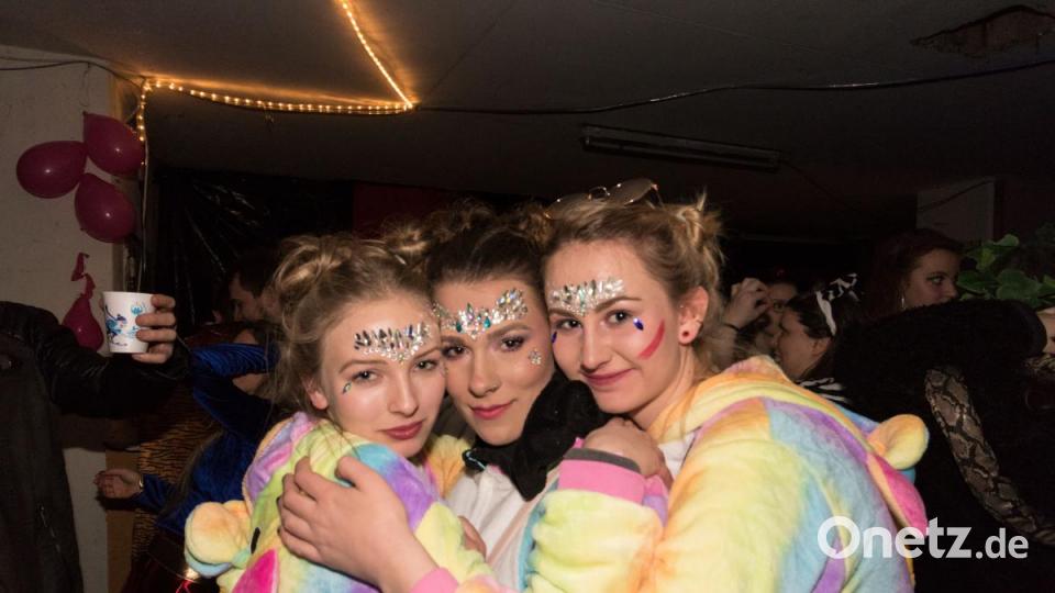 Beim Weiberfasching in Moosbach ging am &quot;Naschn Pfinsta&quot; die Post ab. Der ganze Ort war eine einzige Partymeile. Bild: dtr