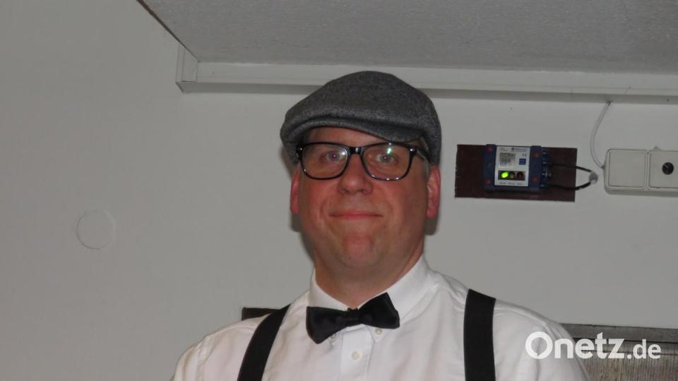 Hoch her ging es beim Weiberfasching in d`Wirtschaft. Viele tolle Masken bevölkerten die Säle. Bild: adj