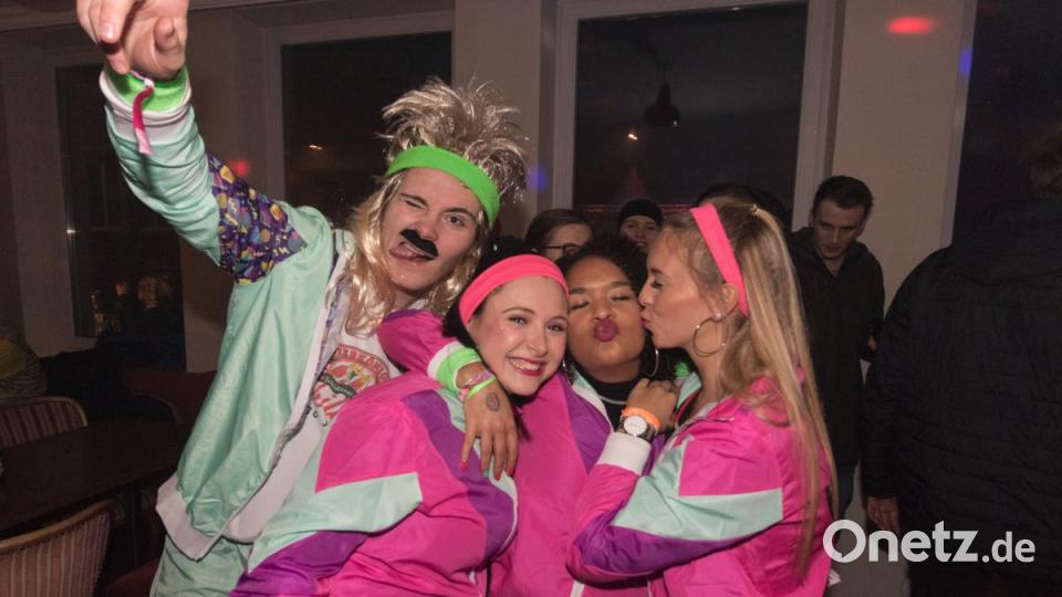 Beim Weiberfasching in Moosbach ging am &quot;Naschn Pfinsta&quot; die Post ab. Der ganze Ort war eine einzige Partymeile. Bild: dtr