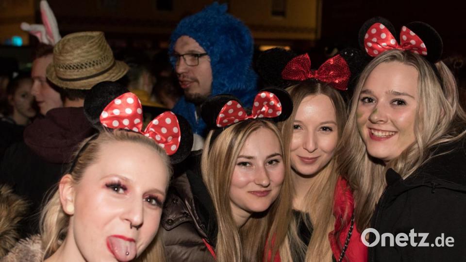 Beim Weiberfasching in Moosbach ging am &quot;Naschn Pfinsta&quot; die Post ab. Der ganze Ort war eine einzige Partymeile. Bild: dtr