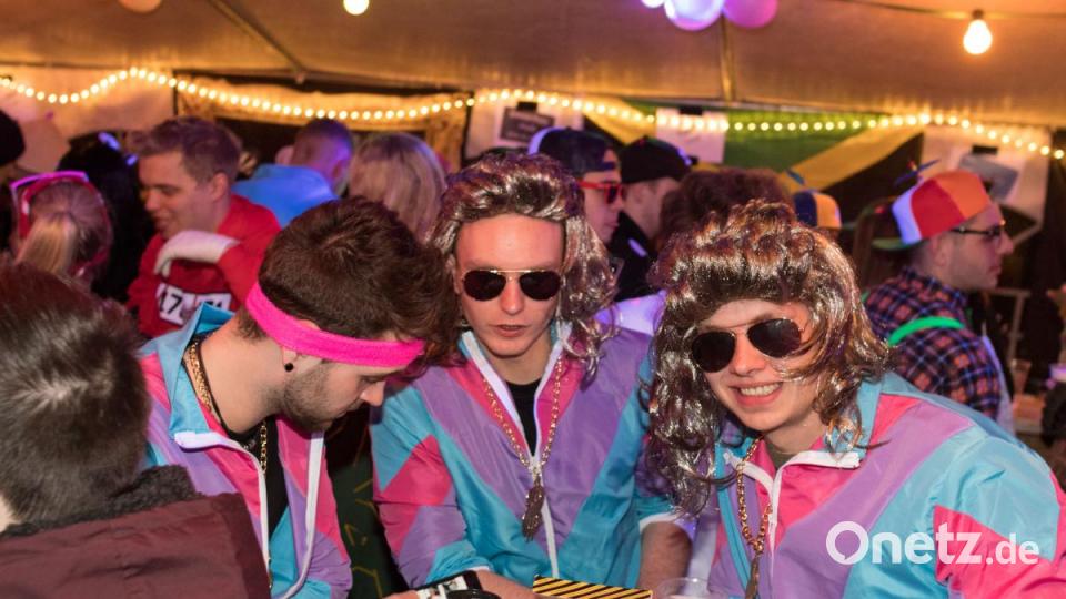 Beim Weiberfasching in Moosbach ging am &quot;Naschn Pfinsta&quot; die Post ab. Der ganze Ort war eine einzige Partymeile. Bild: dtr