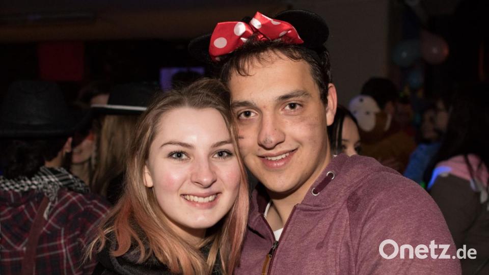 Beim Weiberfasching in Moosbach ging am &quot;Naschn Pfinsta&quot; die Post ab. Der ganze Ort war eine einzige Partymeile. Bild: dtr