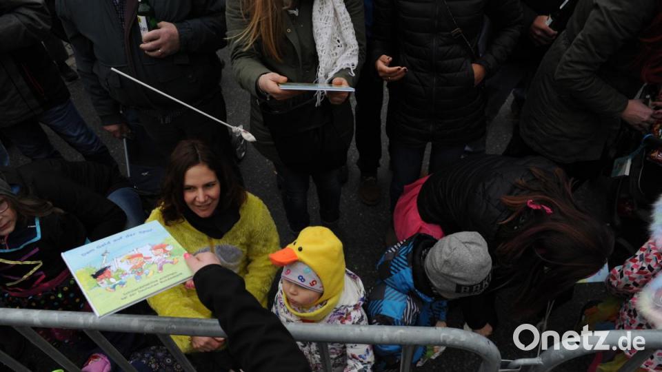Diesmal gabs auch Bücher für die kleinen Zaungäste. Bild: brü