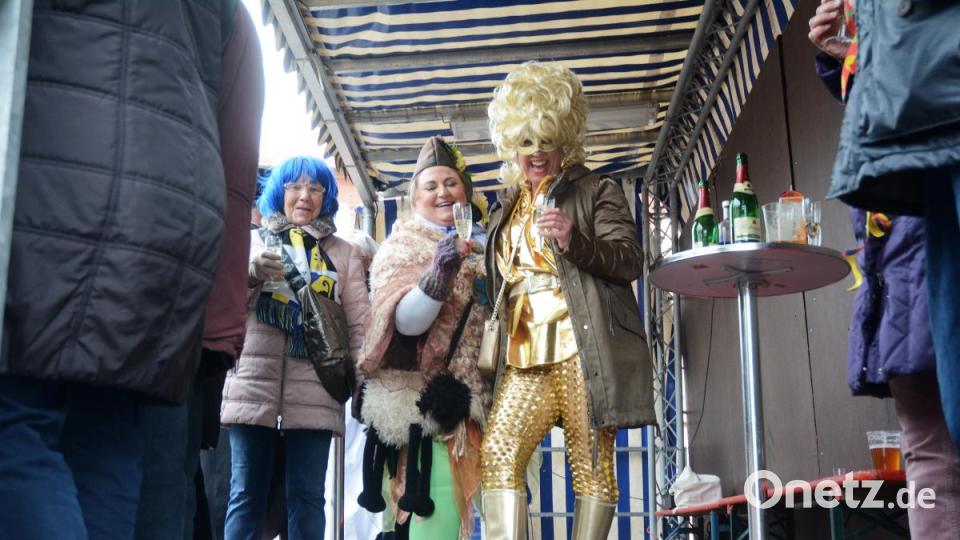 Ein echter Hingucker im goldenen Glanz- und Glitzer-Kostüm. Bild: Gabi Schönberger