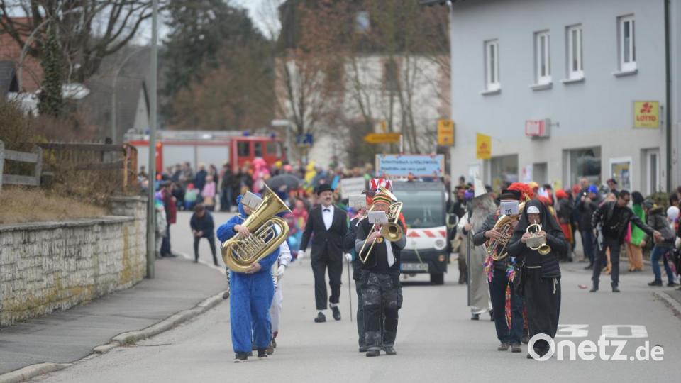 Langsam setzte sich der Zug in Bewegung. Bild: brü